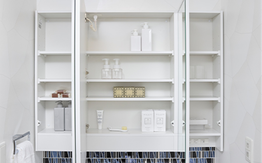 収納付き三面鏡（曇り止めヒーター付）