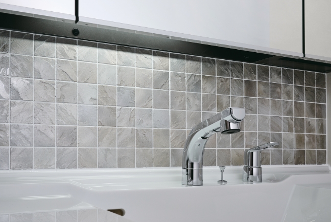 三面鏡下部照明付