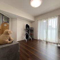 室内（玄関横の7.0帖の洋室）