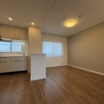 LDK（窓があり明るい室内）